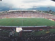 Foto: "El Centenario Lleno" Barra: Artillería Verde Sur • Club: Deportes Quindío