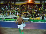 Foto: "Gustavo Torres y Artilleria (GRITO DE GOOOOOL)" Barra: Artillería Verde Sur • Club: Deportes Quindío • País: Colombia