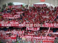 Foto: Barra: Baron Rojo Sur • Club: América de Cáli