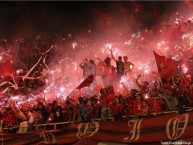 Foto: "Copa Libertadores 2003. El día que América goleó y eliminó a River Plate." Barra: Baron Rojo Sur • Club: América de Cáli • País: Colombia