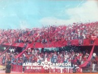 Foto: "Vieja banda" Barra: Baron Rojo Sur • Club: América de Cáli