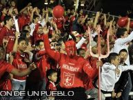 Foto: Barra: Baron Rojo Sur • Club: América de Cáli