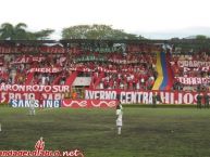 Foto: Barra: Baron Rojo Sur • Club: América de Cáli