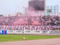 Foto: Barra: Barra Popular Juventud Rosada • Club: Sport Boys • País: Peru