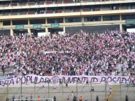 Foto: Barra: Barra Popular Juventud Rosada • Club: Sport Boys • País: Peru