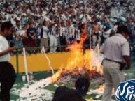 Foto: "Quemando El Azteca" Barra: Barra Ultra Tuza • Club: Pachuca • País: México