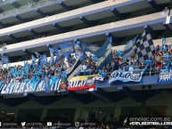 Foto: "GRUPO 'SOLO EMELEC', UBICADOS EN LA TRIBUNA SAN MARTIN." Barra: Boca del Pozo • Club: Emelec