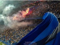 Foto: "GRUPO 'SOLO EMELEC', UBICADOS EN LA TRIBUNA SAN MARTIN." Barra: Boca del Pozo • Club: Emelec • País: Ecuador