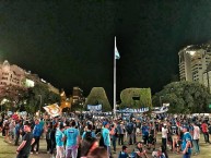 Foto: "En el Obelisco de Buenos Aires, Argentina (13/03/2018)" Barra: Comandos Azules • Club: Millonarios • País: Colombia