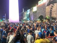 Foto: "En el Obelisco de Buenos Aires, Argentina (13/03/2018)" Barra: Comandos Azules • Club: Millonarios • País: Colombia