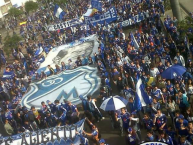 Foto: "GLORIA EN LAS CALLES, PASION EN LAS TRIBUNAS" Barra: Comandos Azules • Club: Millonarios • País: Colombia