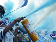 Foto: "ARMANDO LA FIESTA EN EL NEMESIO" Barra: Comandos Azules • Club: Millonarios