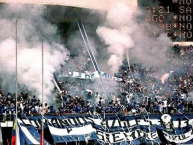 Foto: "LA VIEJA ESCUELA DE LA CALAVERA" Barra: Comandos Azules • Club: Millonarios • País: Colombia