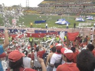 Foto: "Viaje A bucaramanga" Barra: Disturbio Rojo Bogotá • Club: América de Cáli