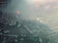 Foto: "QUE VAMOS A SALIR CAMPEÓNES 2021" Barra: Frente Radical Verdiblanco &bull; Club: Deportivo Cali &bull; País: Colombia