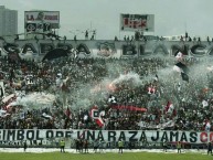 Foto: Barra: Garra Blanca • Club: Colo-Colo