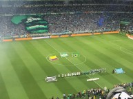 Foto: "Final Copa do Brasil 07/12/2016 Camiseta gigante Chapecoense y bandera Colombia" Barra: Geral do Grêmio • Club: Grêmio • País: Brasil