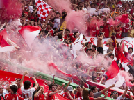 Foto: Barra: Guarda Popular • Club: Internacional