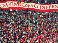 Foto: "Bem-vindos ao inferno" Barra: Guarda Popular • Club: Internacional