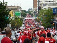 Foto: "Copando Rivera, Uruguay, año 2010" Barra: Guarda Popular • Club: Internacional