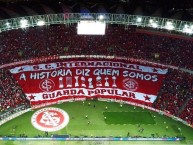 Foto: "A HISTÓRIA DIZ QUEM SOMOS" Barra: Guarda Popular • Club: Internacional • País: Brasil