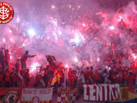 Foto: Barra: Guarda Popular &bull; Club: Internacional &bull; País: Brasil