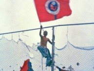 Foto: "Agustin Palmeros Mugroso QEPD" Barra: Guardia Roja • Club: Tiburones Rojos de Veracruz • País: México