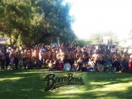 Foto: "Primera línea de la barra brava" Barra: Gurkas • Club: Jorge Wilstermann