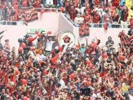 Foto: Barra: La 12 • Club: Alajuelense