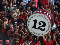 Foto: Barra: La 12 • Club: Alajuelense