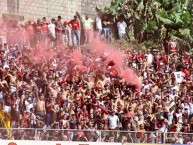 Foto: "Copando el Allen Rigioni de Grecia en el inicio del campeonato" Barra: La 12 • Club: Alajuelense • País: Costa Rica