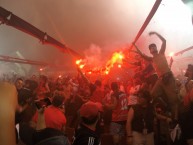 Foto: "Bengalas clásico nacional" Barra: La 12 • Club: Alajuelense • País: Costa Rica