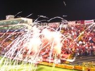 Foto: Barra: La 12 • Club: Alajuelense