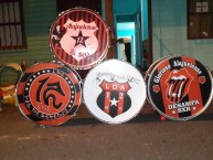 Foto: "Los Bombos" Barra: La 12 • Club: Alajuelense