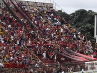 Foto: "La 12 en el año 2004" Barra: La 12 • Club: Alajuelense