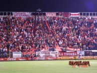 Foto: "La 12 en el año 2005" Barra: La 12 • Club: Alajuelense • País: Costa Rica