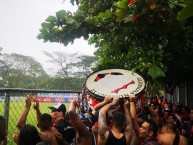 Foto: "Bombo Gigante De La 12 En El Estadio De Jicaral" Barra: La 12 • Club: Alajuelense