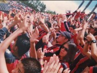 Foto: "La 12 en el año 2001" Barra: La 12 • Club: Alajuelense • País: Costa Rica