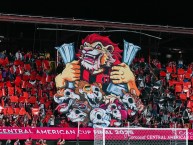 Foto: Barra: La 12 &bull; Club: Alajuelense