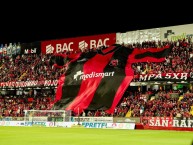 Foto: Barra: La 12 &bull; Club: Alajuelense