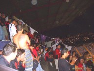 Foto: "la 12 burlandose de la ultra de visitante en el año 2005" Barra: La 12 &bull; Club: Alajuelense