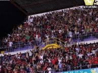 Foto: Barra: La 12 • Club: Alajuelense