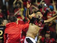 Foto: Barra: La 12 • Club: Alajuelense