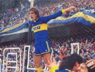 Foto: "Gabriel Batistuta 'El Batigol' en la grada" Barra: La 12 • Club: Boca Juniors • País: Argentina