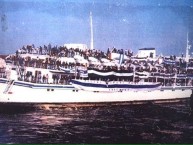 Foto: "Viajando de barco a Uruguay 1992" Barra: La Banda de Fierro 22 • Club: Gimnasia y Esgrima • País: Argentina