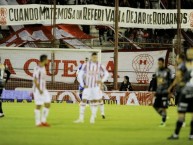 Foto: "Cuando matemos un referí van a dejar de robarnos" Barra: La Banda de la Quema • Club: Huracán • País: Argentina