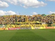 Foto: "Hinchada contra Quilmes" Barra: La Banda de Varela • Club: Defensa y Justicia