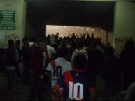 Foto: "La banda entrando al gallinero" Barra: La Banda del Basurero • Club: Deportivo Municipal • País: Peru