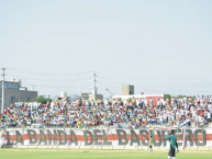 Foto: "La banda a 400 kilometros de Lima" Barra: La Banda del Basurero • Club: Deportivo Municipal • País: Peru