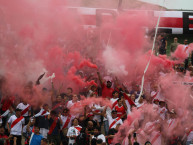 Foto: Barra: La Banda del Basurero &bull; Club: Deportivo Municipal